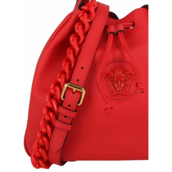 VERSACE
Grained Calfskin La Medusa Bucket
Bag Red
Bag - Picture 10 of 17